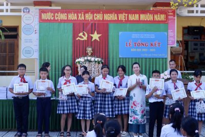Lễ tổng kết, trao thưởng cho học sinh, tập thể lớp có thành tích xuất sắc trong năm học 2022-2023